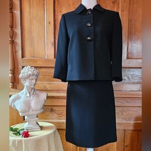 TAHARI Suit. stylish black. Jacket with skirt